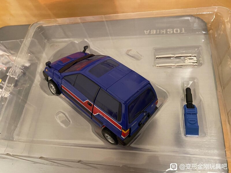 Transformers Masterpiece MP 53 Skids Packaging & Figure In Hand Image  (4 of 20)